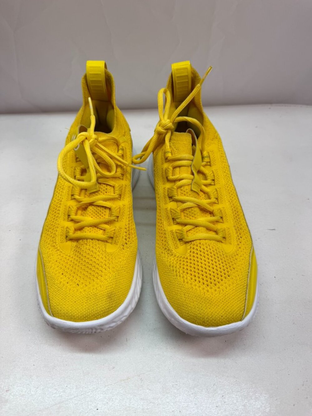 Under Armour Curry Flow Yellow Women’s 10 / Men’s 8.5 Running Shoes 3023085‑701